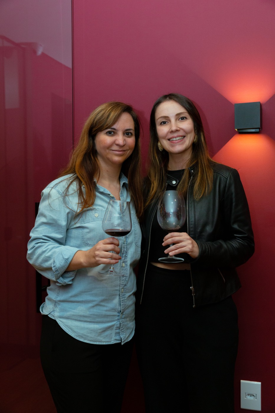 Gi Blanco e Ana, fundadoras da Claud.IA
